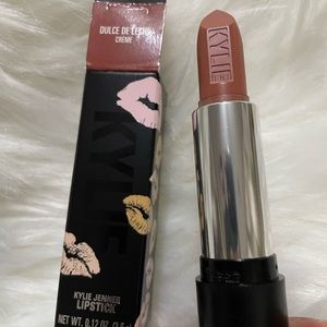 NEW Kylie Jenner crème Lipstick in color Dulce De Leche